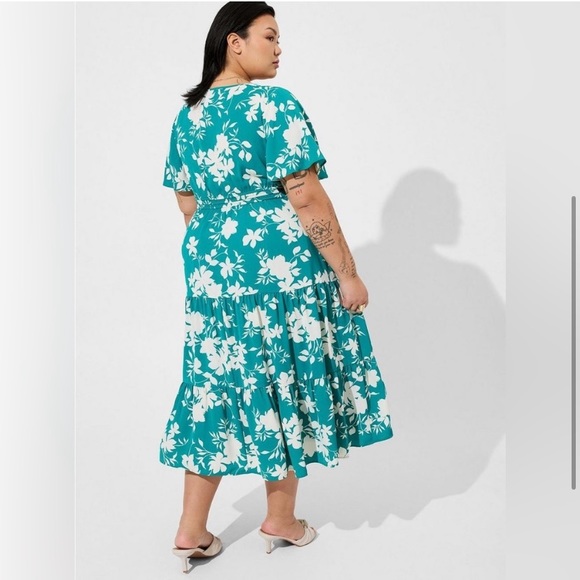 NWT Torrid Tea Length Studio Crepe de Chine tie neck tiered dress sz 4 (4X-26) - Picture 3 of 9